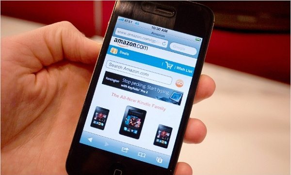 phien ban thiet ke web amazon.com tren di dong duoc tu dong thu ve giao dien 1 cot, phu hop voi man hinh. nut gio hang va hinh anh san pham ro net
